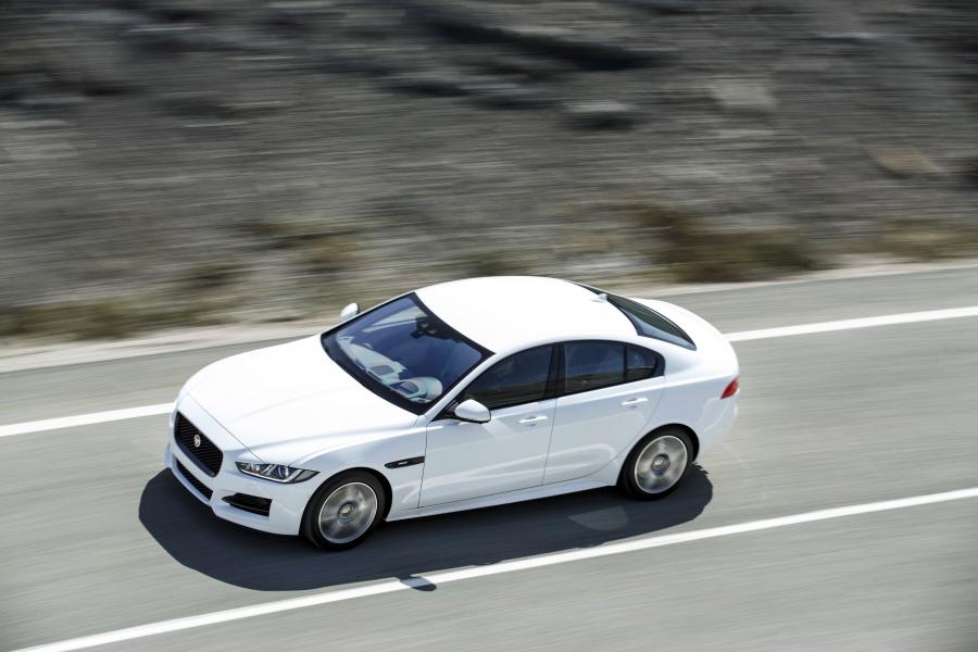  Jaguar XE R Sport 2015 года  (фото 11 из 30)